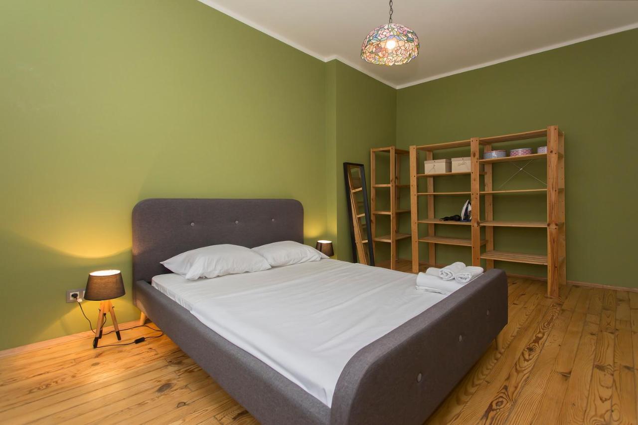 Colorful 2Bdr Apartment In The City Center София Экстерьер фото