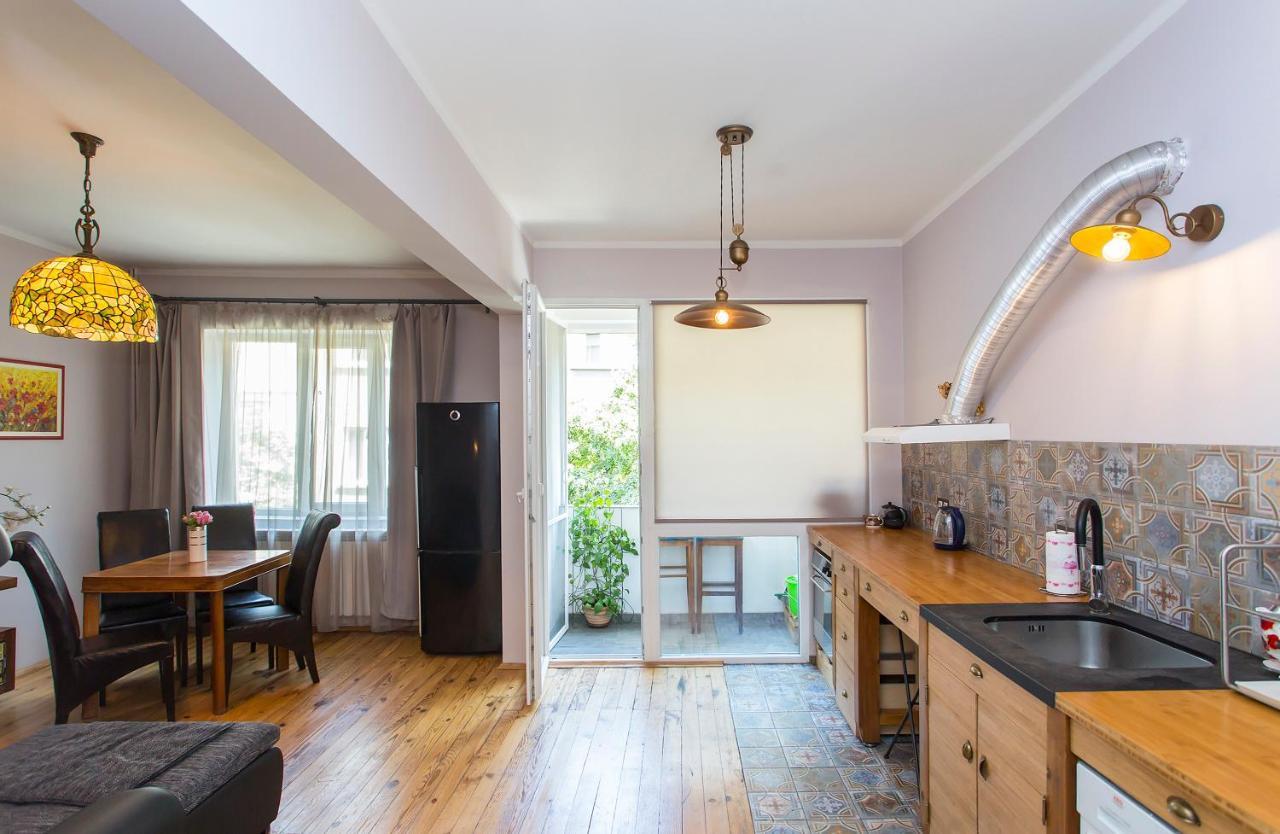 Colorful 2Bdr Apartment In The City Center София Экстерьер фото