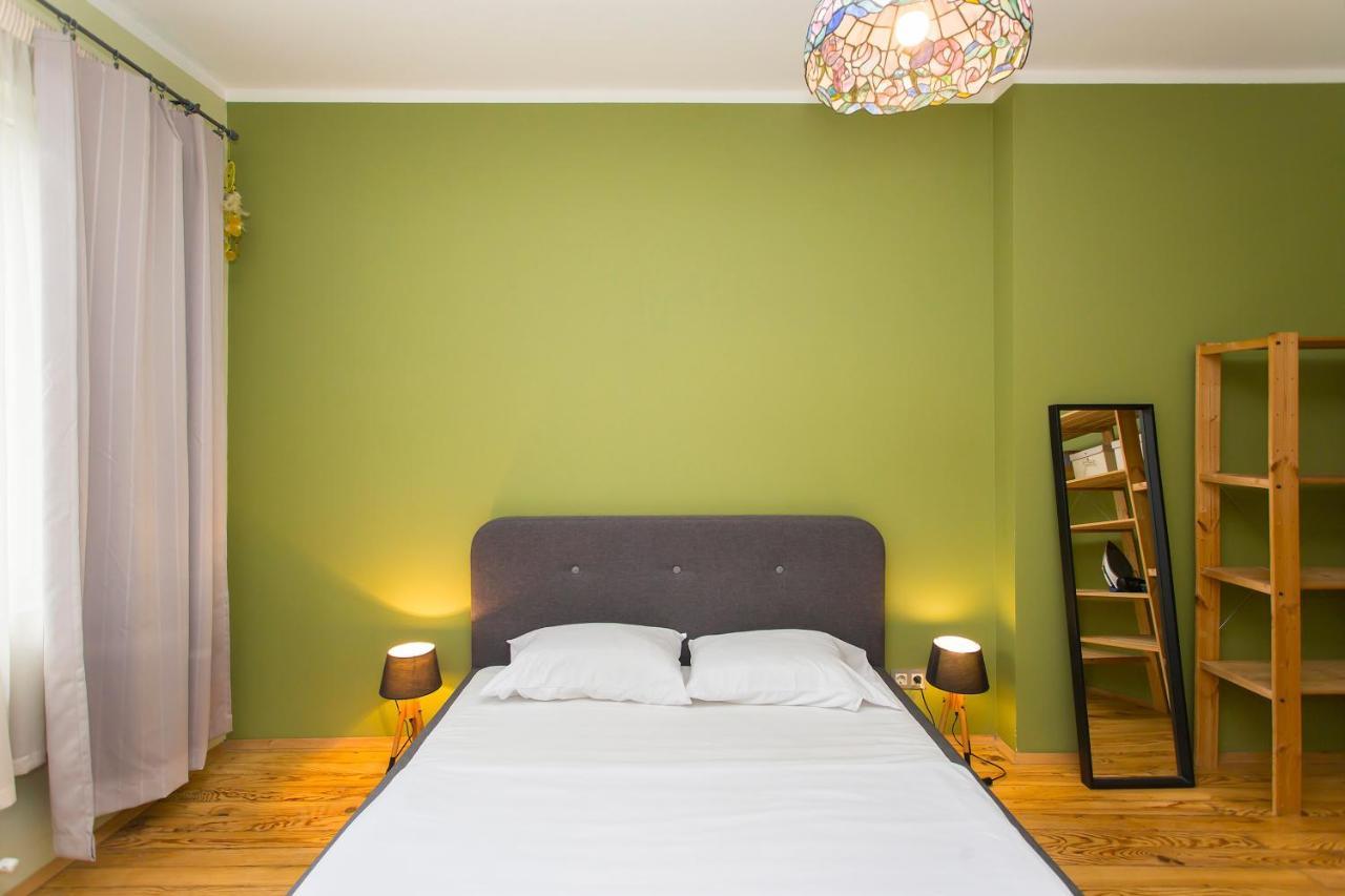 Colorful 2Bdr Apartment In The City Center София Экстерьер фото