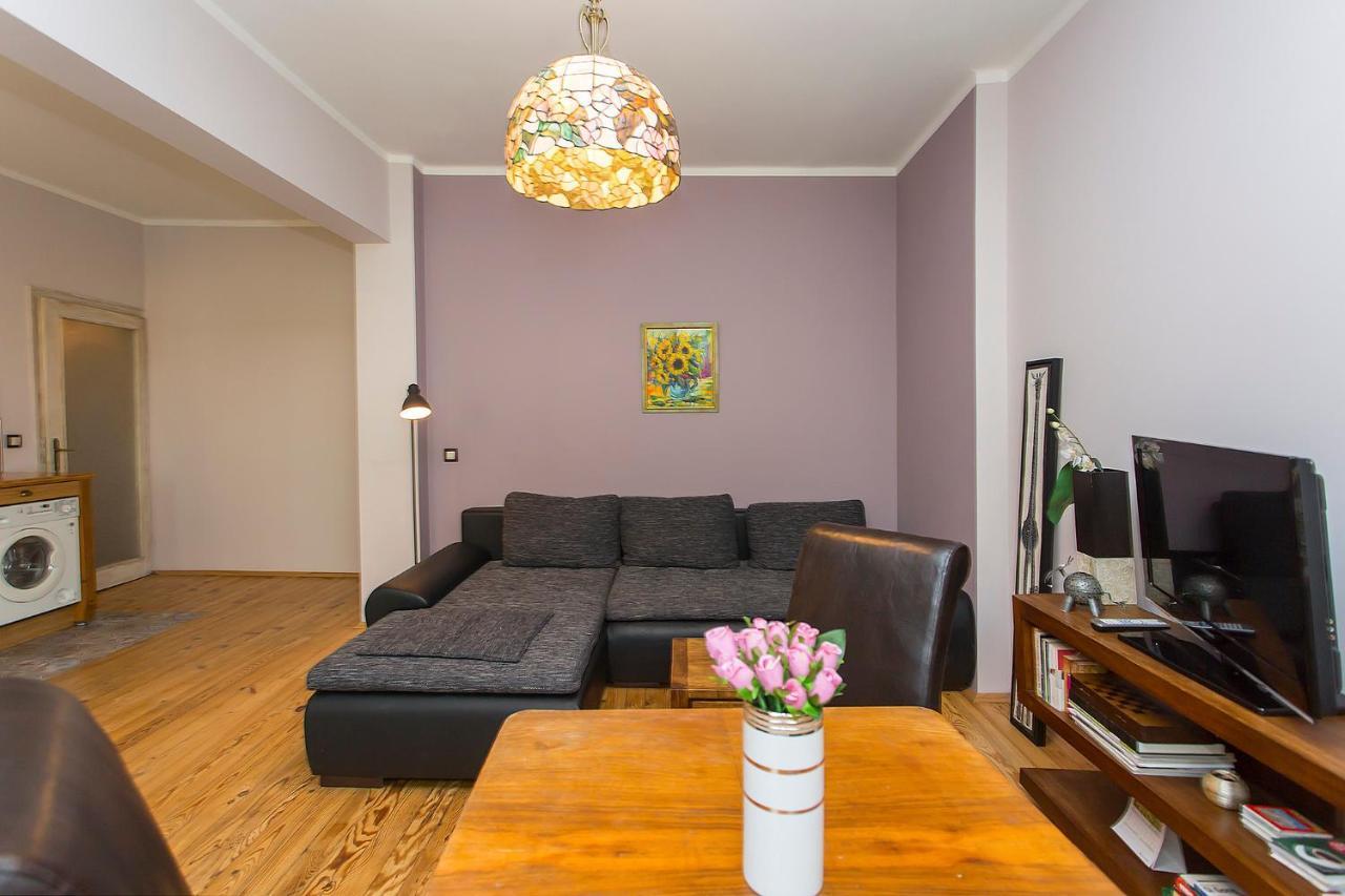 Colorful 2Bdr Apartment In The City Center София Экстерьер фото