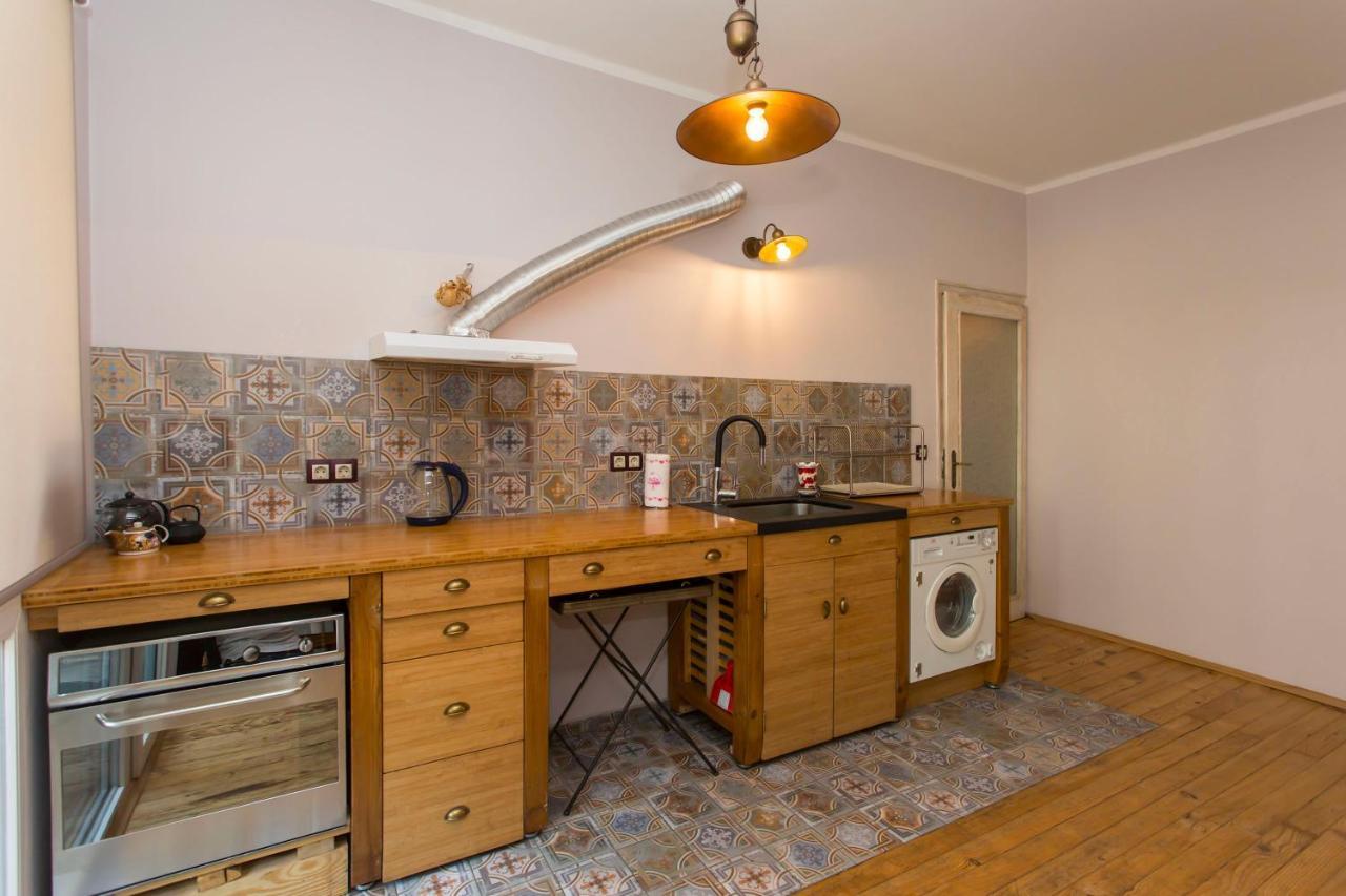 Colorful 2Bdr Apartment In The City Center София Экстерьер фото