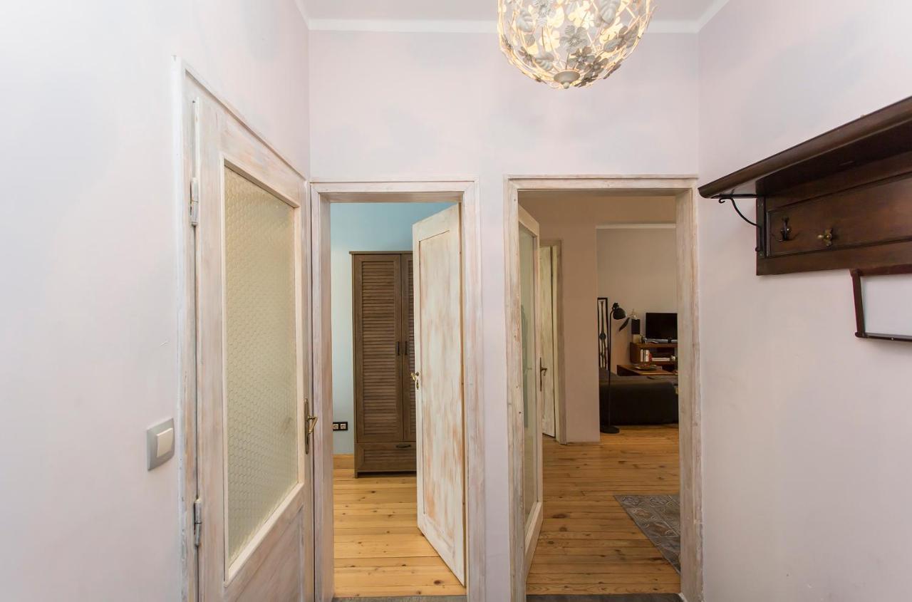 Colorful 2Bdr Apartment In The City Center София Экстерьер фото